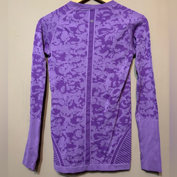 LULULEMON Swiftly Tech Long Sleeve Crew
Heathered Top in Tender Violet - Picture 6 of 10